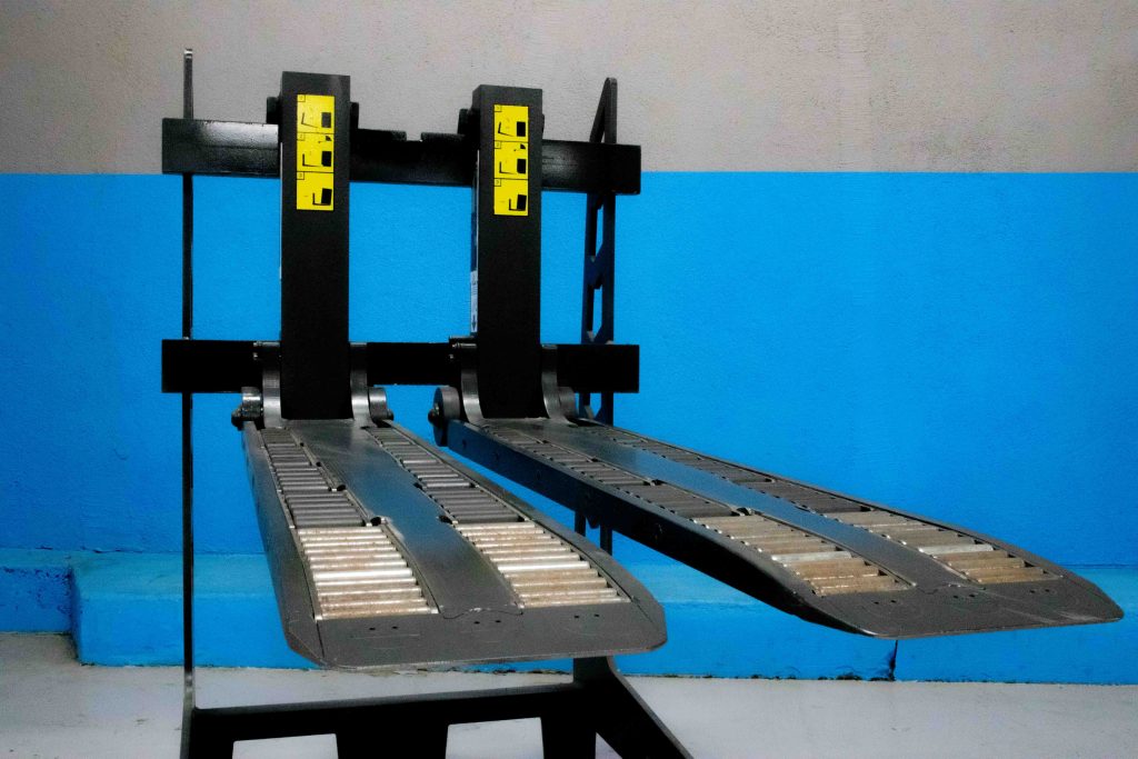 Roller forks