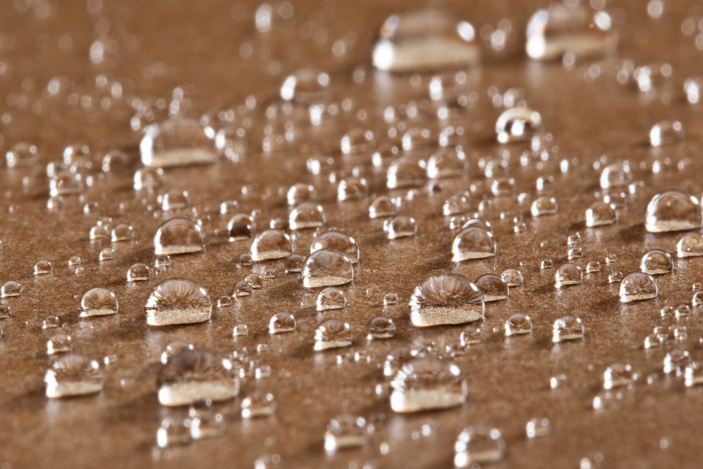 Enduction hydrophobe